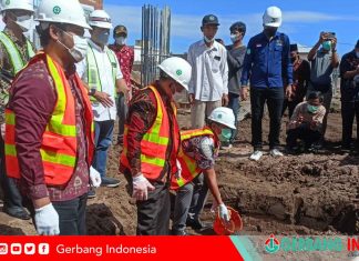 Pembangunan Kantor Bupati KLU Dimulai, Djohan Sjamsu Letakkan Batu Pertama