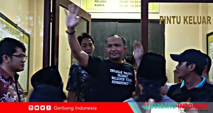 PicsArt_01-06-07.19.28_11zon