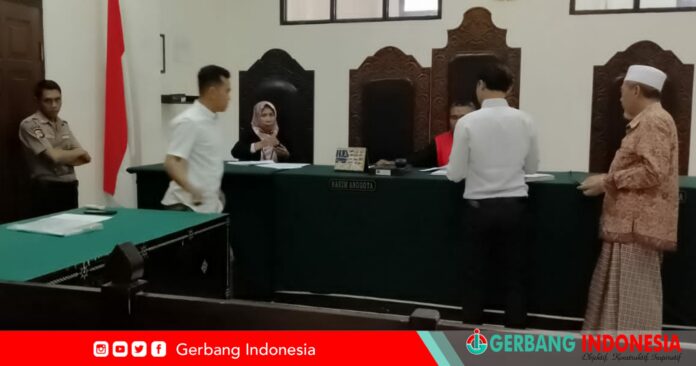 PicsArt_05-15-04.03.41