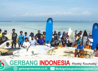AMMAN dan Pemkab Sumbawa Barat Promosikan Surfing sebagai Ekstrakurikuler Baru di Sekolah
