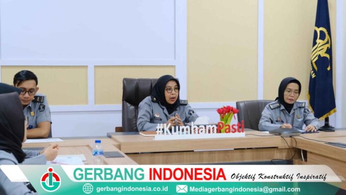 Picsart_25-01-16_10-00-16-846_11zon