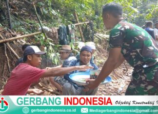 Seteguk Tuak Manis dan Cerita Hangat tentang Indonesia Hidup dalam Semangat Gotong Royong