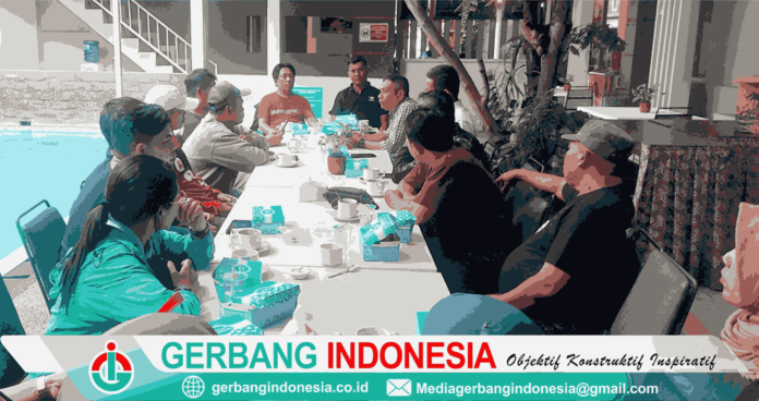 Picsart_25-11-28_21-04-43-911_11zon