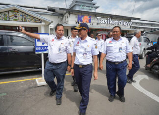 Direktur Utama PT KAI Lakukan Posko Angkutan Nataru 2025/2026, Pastikan Pelanggan Terlayani dengan Baik