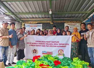 Sinergi PWI NTB dan Alfamart: Ringankan Beban Nelayan Korban Banjir di Lombok Barat