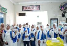 IWAPI Lombok Timur dan DWP RSUD Selong Gelar Aksi Sosial, Berbagi Takjil untuk Masyarakat