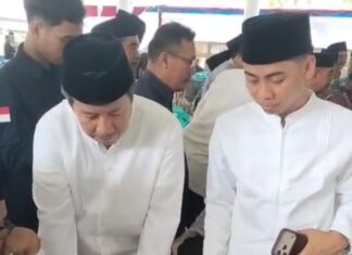 Dorong Optimalisasi Zakat, Dirut PDAM Lombok Timur Serahkan ZIS dan Ajak Pegawai Ikut Berpartisipasi