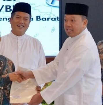 Peran Aktif Kakanwil BPN NTB Dampingi Menteri Nusron Serahkan Ratusan Sertipikat di NTB image