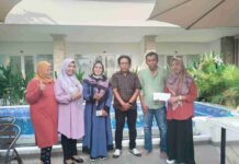 Bentuk Solidaritas, Pengurus APA NTB Salurkan Donasi untuk Ketua APA Sumbawa Korban Kebakaran