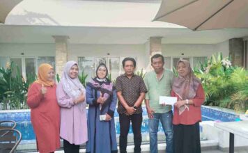 Bentuk Solidaritas, Pengurus APA NTB Salurkan Donasi untuk Ketua APA Sumbawa Korban Kebakaran