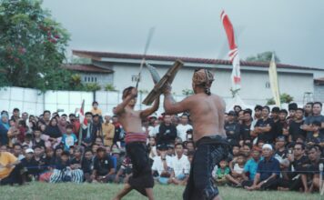 Bupati Lotim Apresiasi Festival Peresean Kembang Kuning sebagai Penguat Wisata Budaya