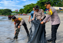 Polres Lombok Timur Ajak Masyarakat Jaga Pantai Lewat Bakti Sosial Hari Bhayangkara ke-80