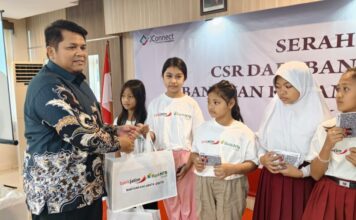Wujud Sinergi dan Kepedulian Sosial, Bank Jatim Bersama Bank NTB Syariah & IZI Salurkan Bantuan Kacamata Gratis bagi Pelajar di Jawa Timur