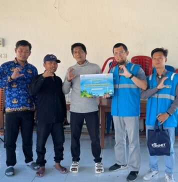 PLN Icon Plus Dukung Digitalisasi Kampung Nelayan melalui Internet Gratis di Desa Nelayan Rajatama