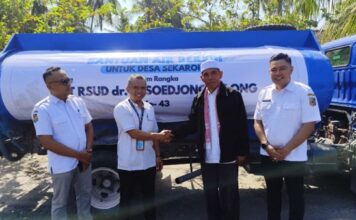 Peringati HUT ke-43, RSUD dr. R. Soedjono Selong Pilih Berbagi dengan Warga Terdampak Kekeringan di Jerowaru