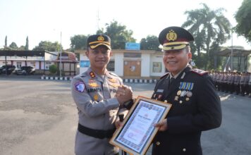 Kompol Lalu Panca Warsa Resmi Purnatugas, Polres Lombok Timur Beri Penghormatan atas Pengabdian Tanpa Henti