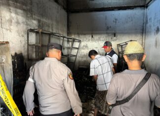 Dini Hari Ruko di Pasar Keruak Terbakar, Kerugian Capai Puluhan Juta Rupiah