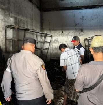 Dini Hari Ruko di Pasar Keruak Terbakar, Kerugian Capai Puluhan Juta Rupiah