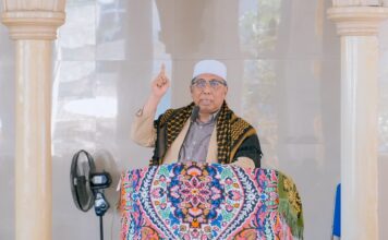 Hadiri Maulid di Labuhan Haji, Bupati Lombok Timur Bawa Kabar Pembangunan Jalan