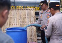 Kemarau Berdampak ke Warga Lando, Polisi Distribusikan 15 Ribu Liter Air Bersih
