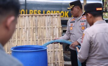 Kemarau Berdampak ke Warga Lando, Polisi Distribusikan 15 Ribu Liter Air Bersih