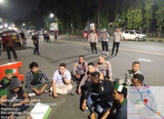 Saat Demo HMI Cilegon Berlangsung, Wakapolres Turun Langsung Bangun Komunikasi dengan Massa