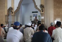 Perangi Hoaks dari Masjid, Kapolres Lombok Timur Bangun Kedekatan dengan Warga Pringgabaya