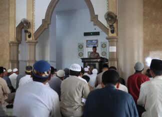 Perangi Hoaks dari Masjid, Kapolres Lombok Timur Bangun Kedekatan dengan Warga Pringgabaya