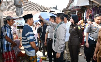 Bantu 60 Pedagang Pasar Gandor, BAZNAS Lombok Timur Salurkan Rp90 Juta untuk Modal Usaha