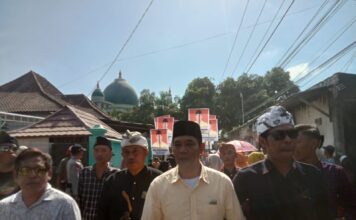 Bawa Jargon Jujur, Adil dan Transparan, Agus Sueb Diantar Ratusan Pendukung Daftar Pilkades Terong Tawah